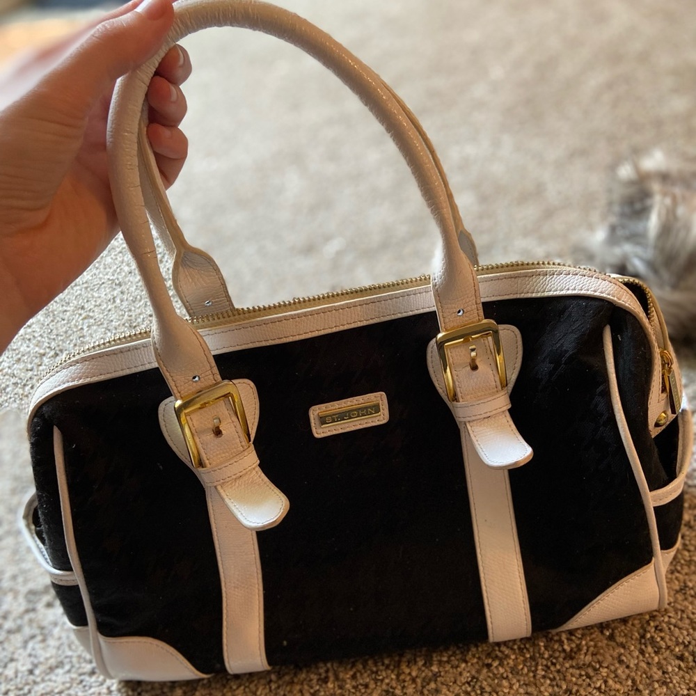 ST. JOHN black with white handle purse